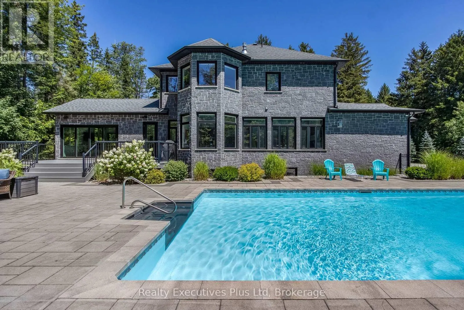 27 KINGFISHER CRESCENT
