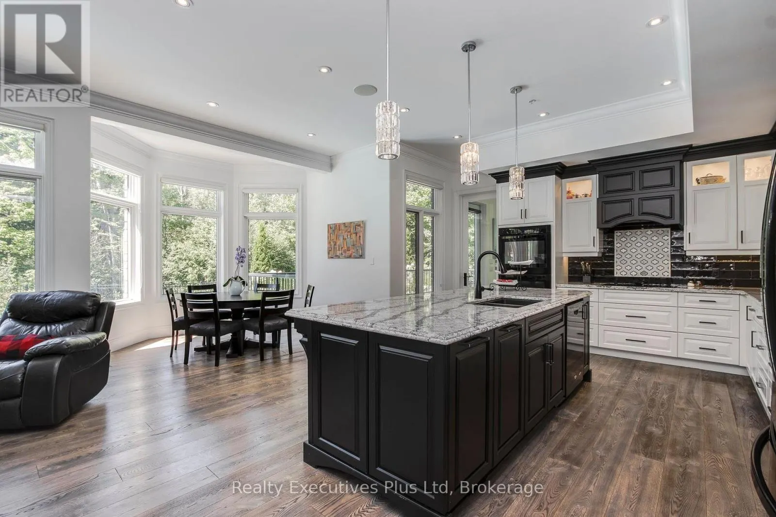 27 KINGFISHER CRESCENT