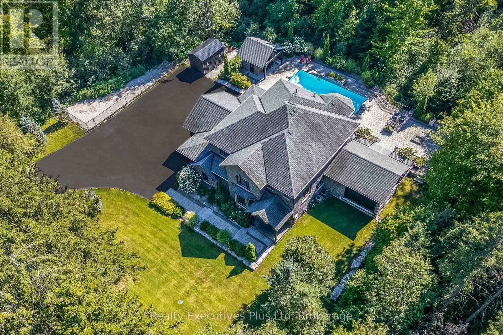 27 KINGFISHER CRESCENT