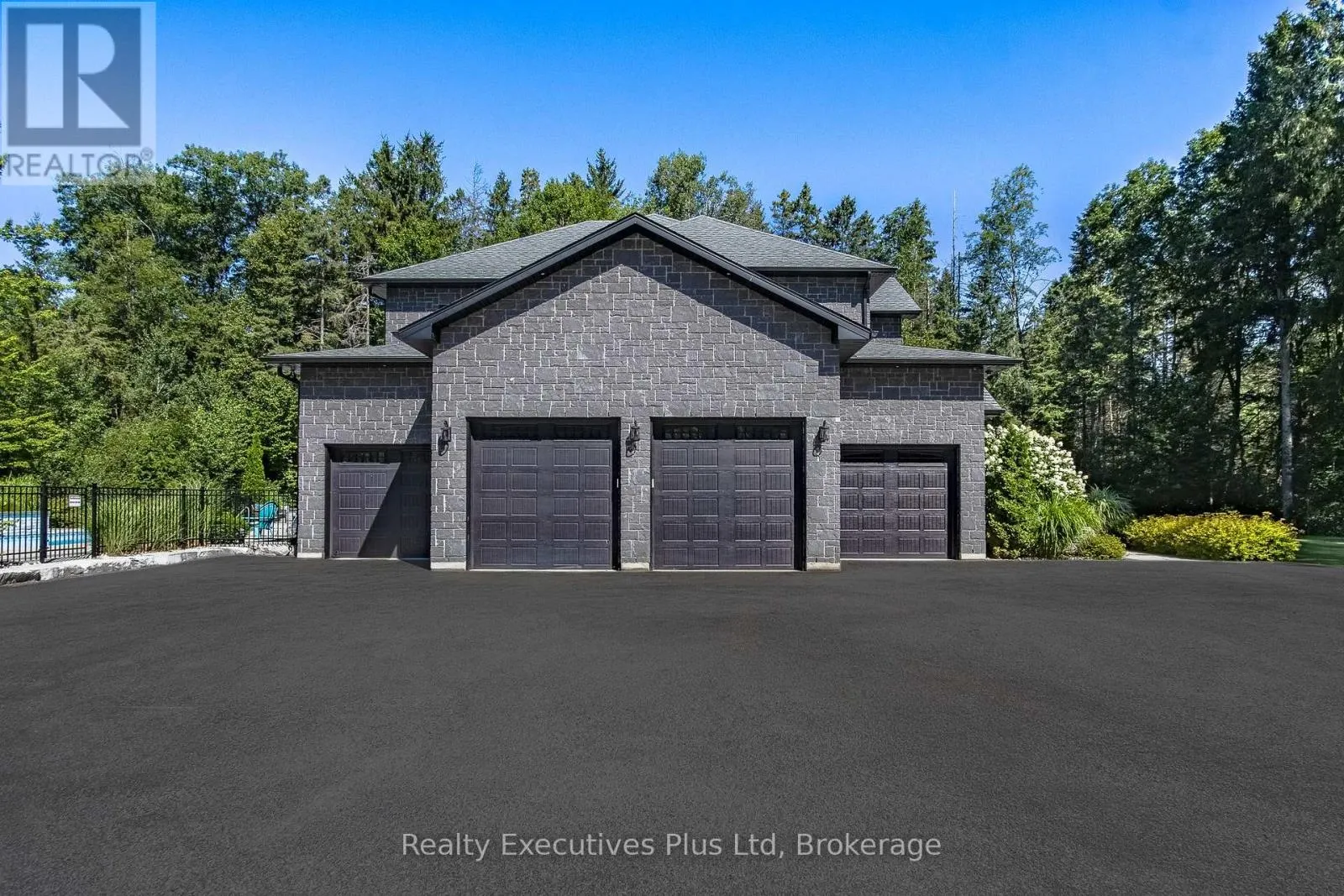 27 KINGFISHER CRESCENT