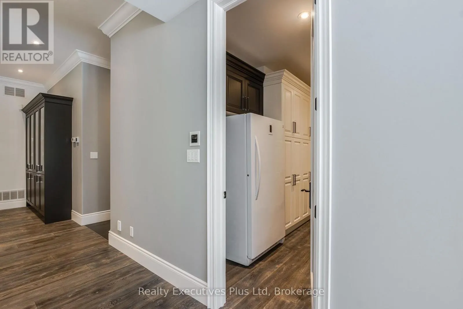 27 KINGFISHER CRESCENT