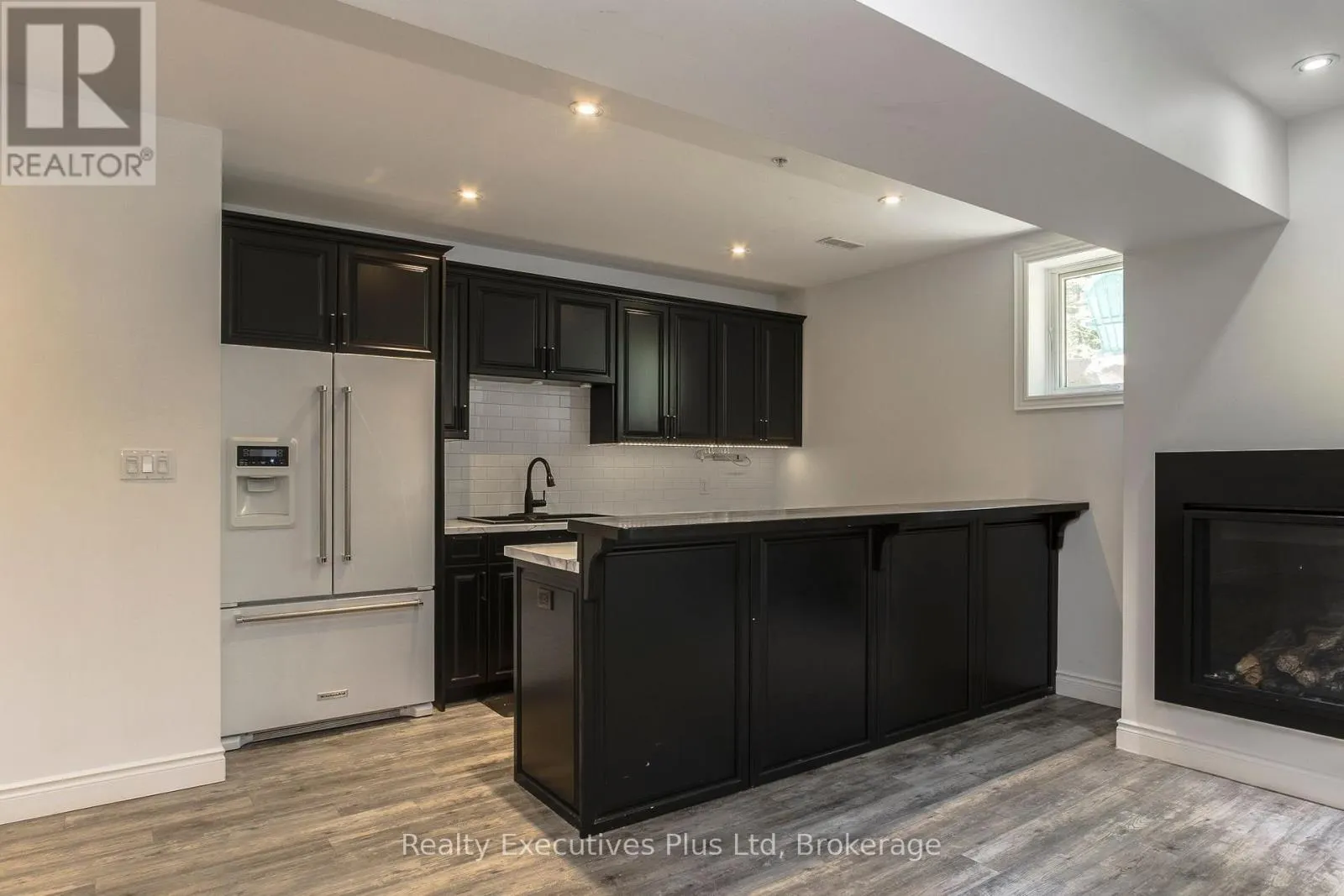 27 KINGFISHER CRESCENT