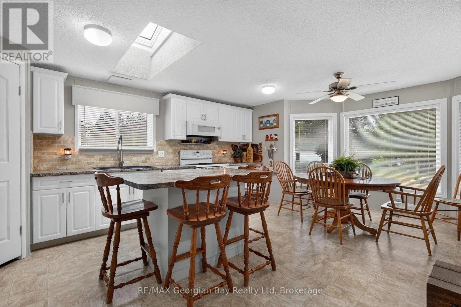 27 SCOTTSDALE - 5411 ELLIOTT SIDE ROAD
