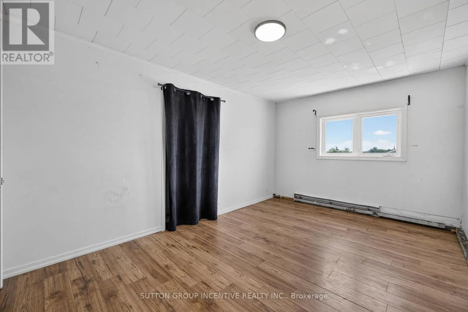 160 LAFONTAINE ROAD W