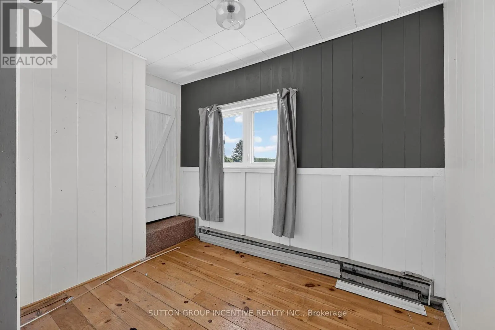 160 LAFONTAINE ROAD W