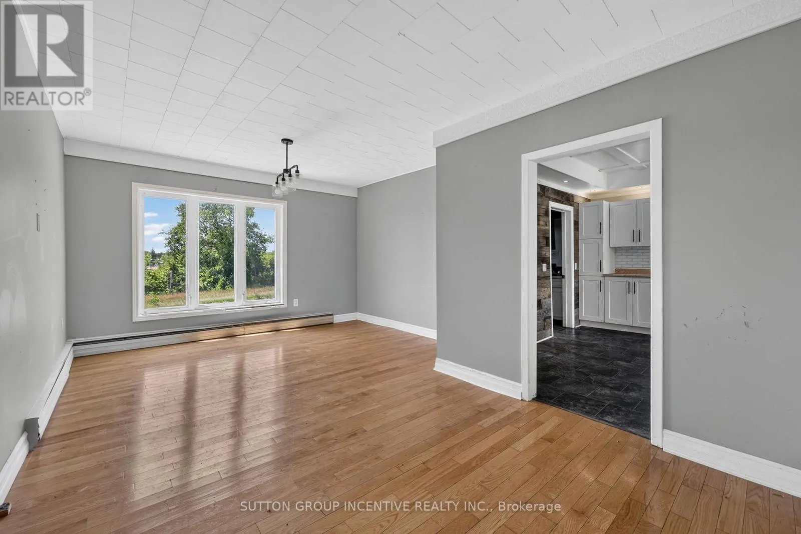 160 LAFONTAINE ROAD W