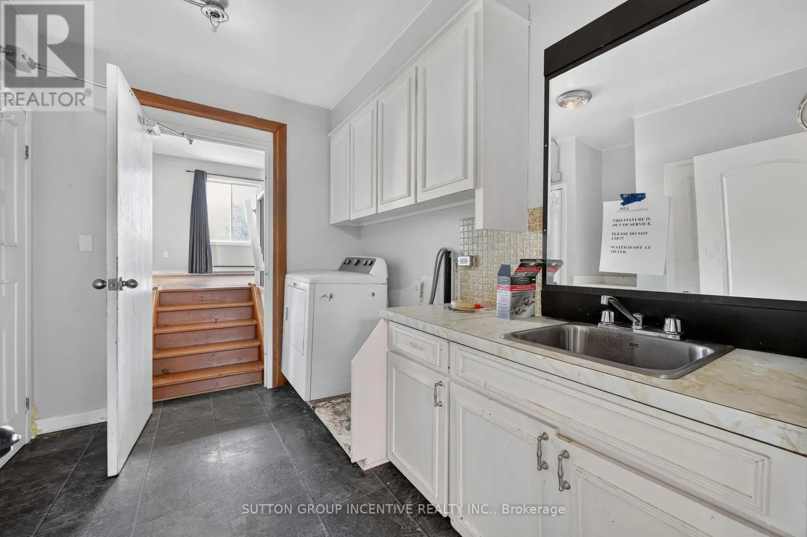 160 LAFONTAINE ROAD W