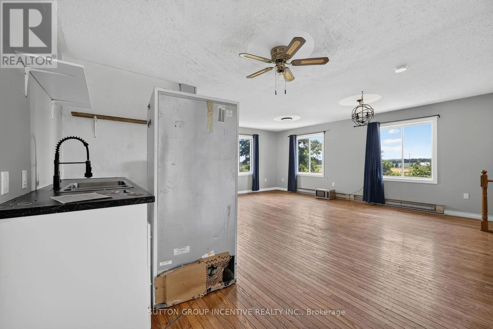 160 LAFONTAINE ROAD W