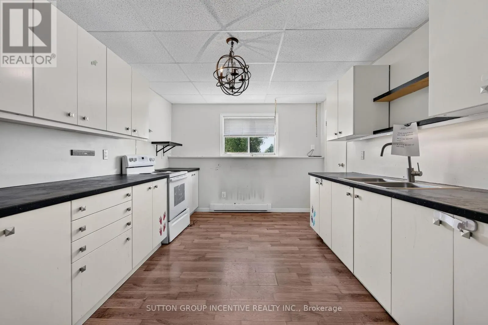 160 LAFONTAINE ROAD W