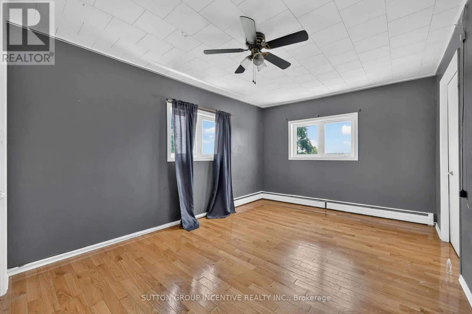 160 LAFONTAINE ROAD W
