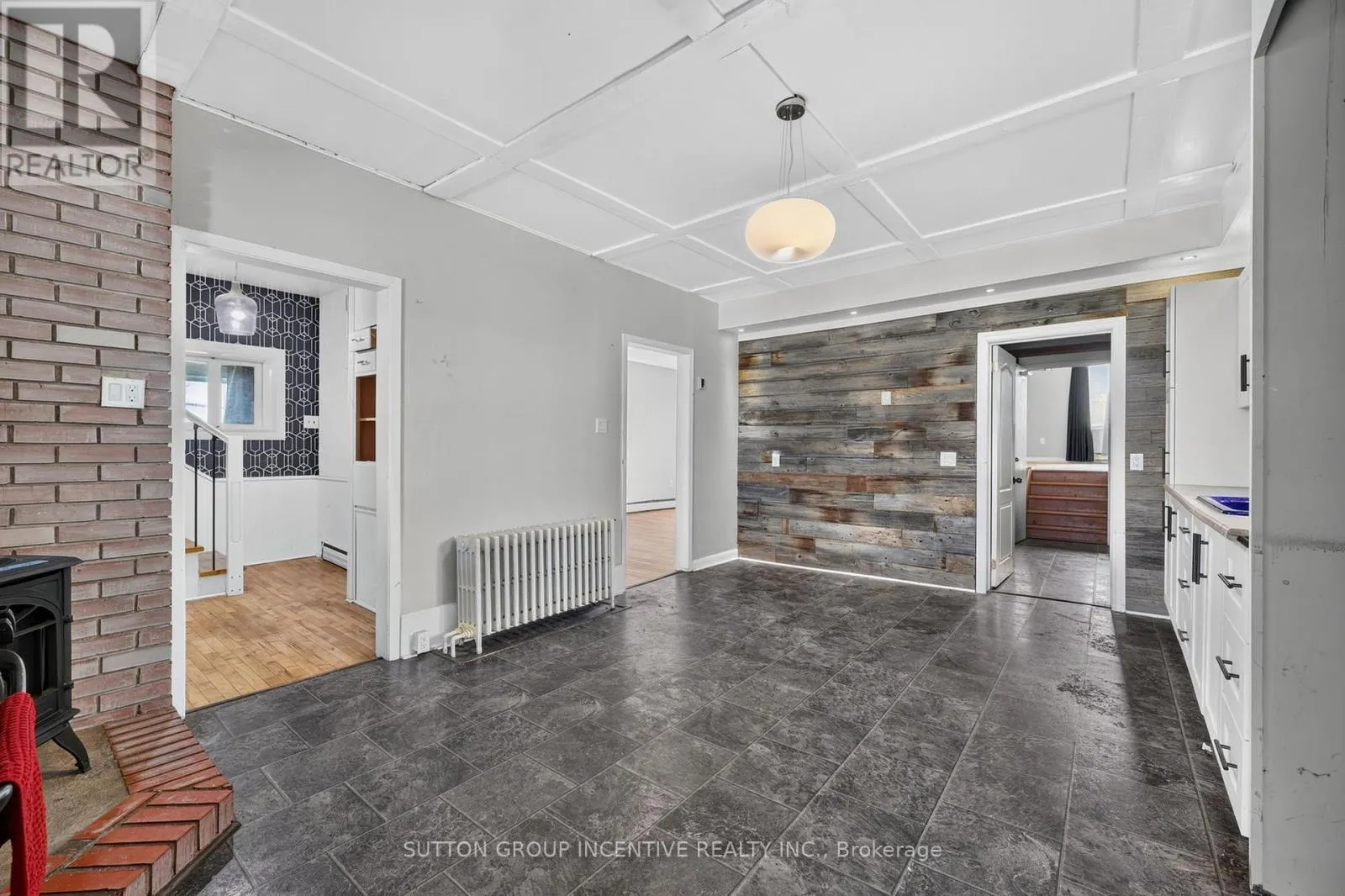160 LAFONTAINE ROAD W