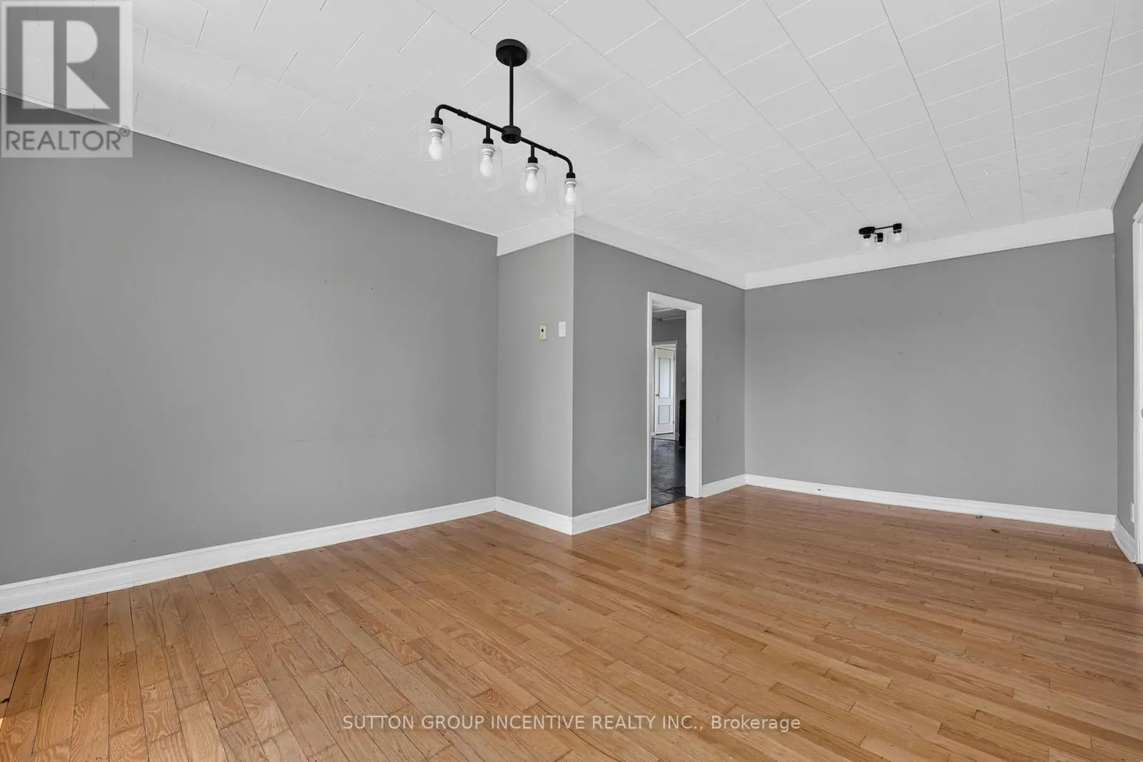 160 LAFONTAINE ROAD W