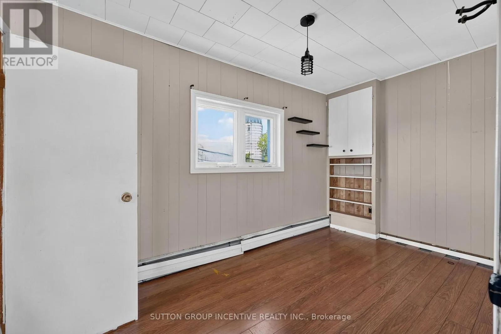 160 LAFONTAINE ROAD W