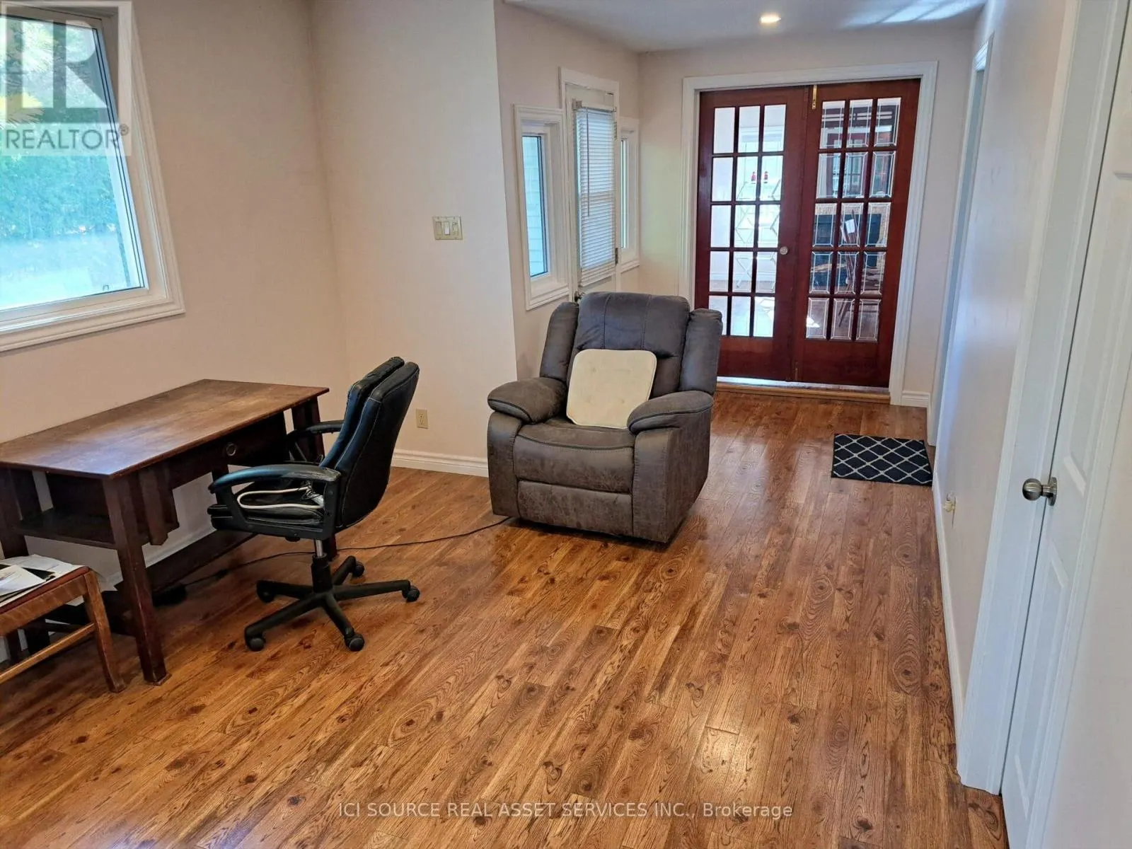 4 PINEWOOD DRIVE