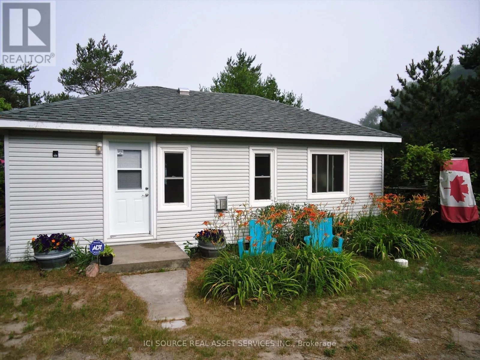 4 PINEWOOD DRIVE