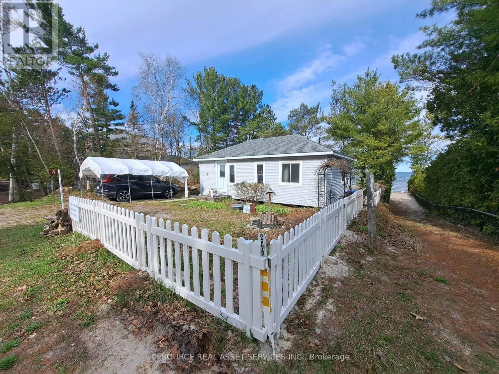 4 PINEWOOD DRIVE