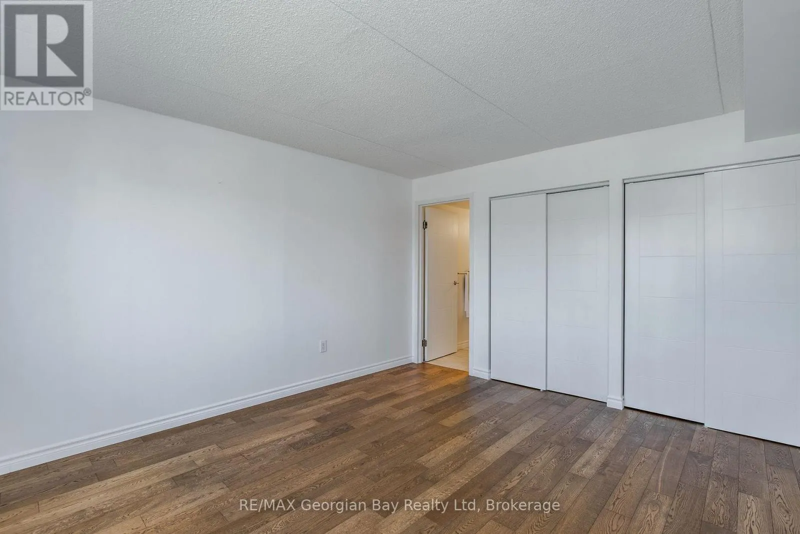 404 - 11 BECK BOULEVARD #404