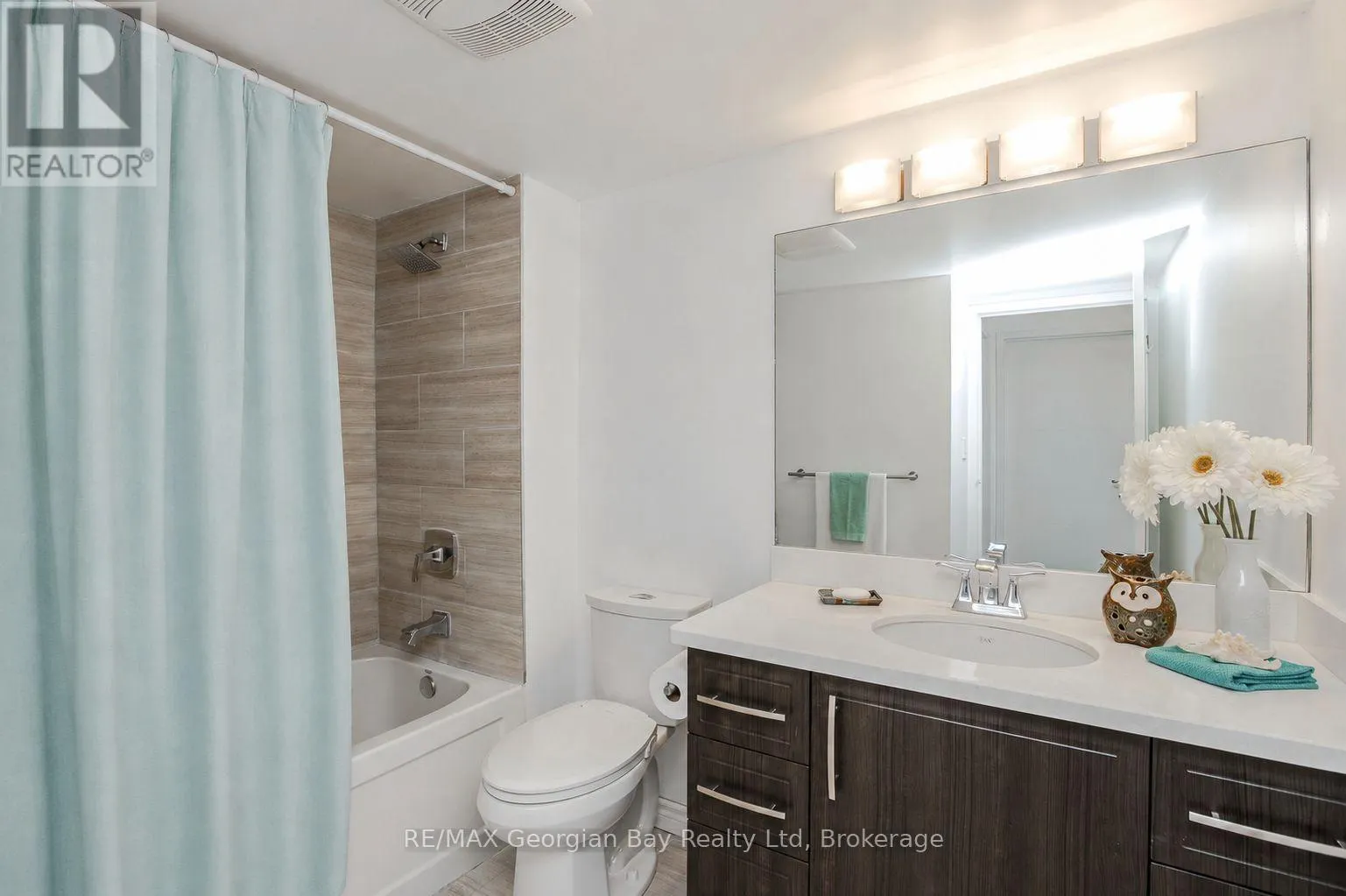 404 - 11 BECK BOULEVARD #404