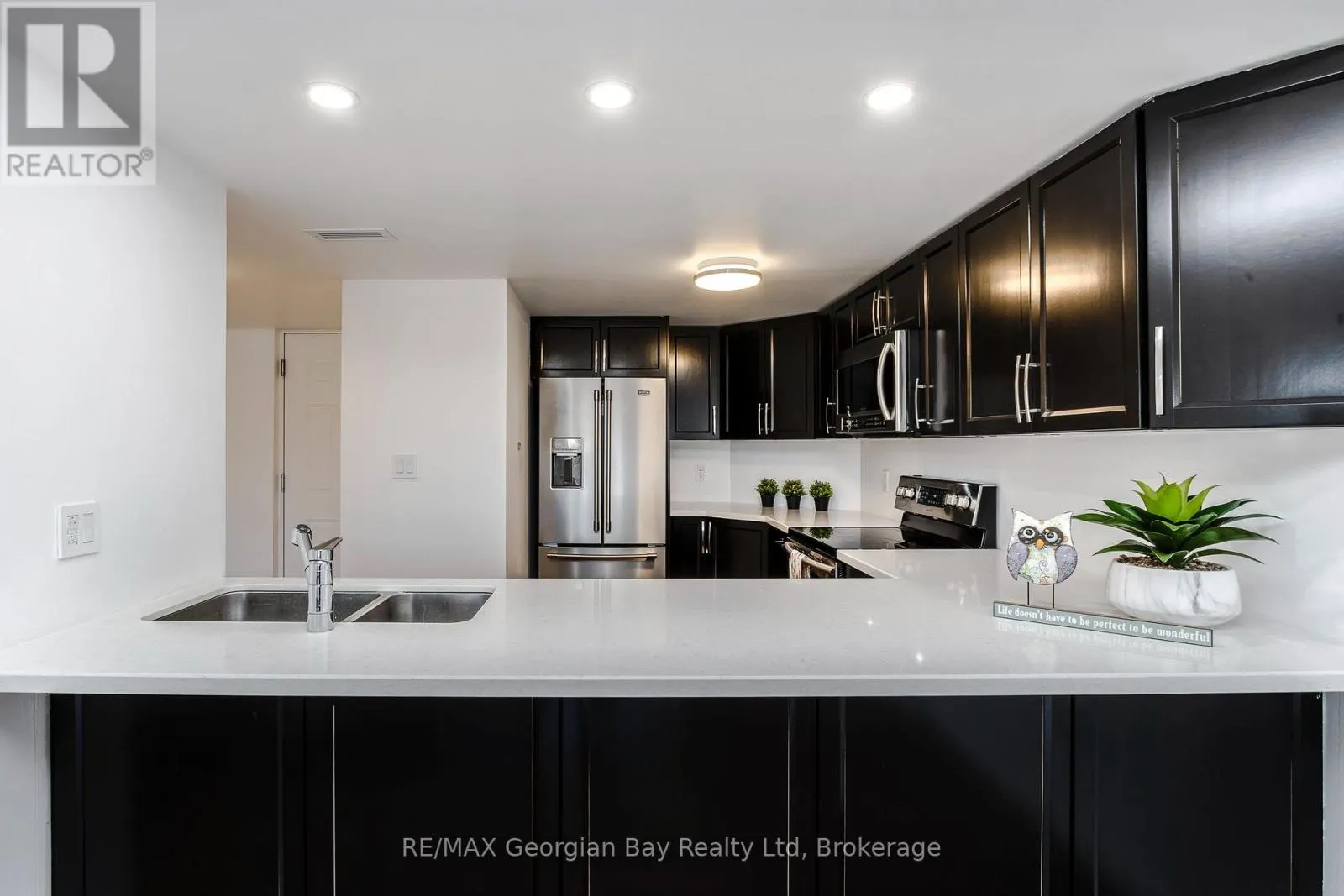 404 - 11 BECK BOULEVARD #404