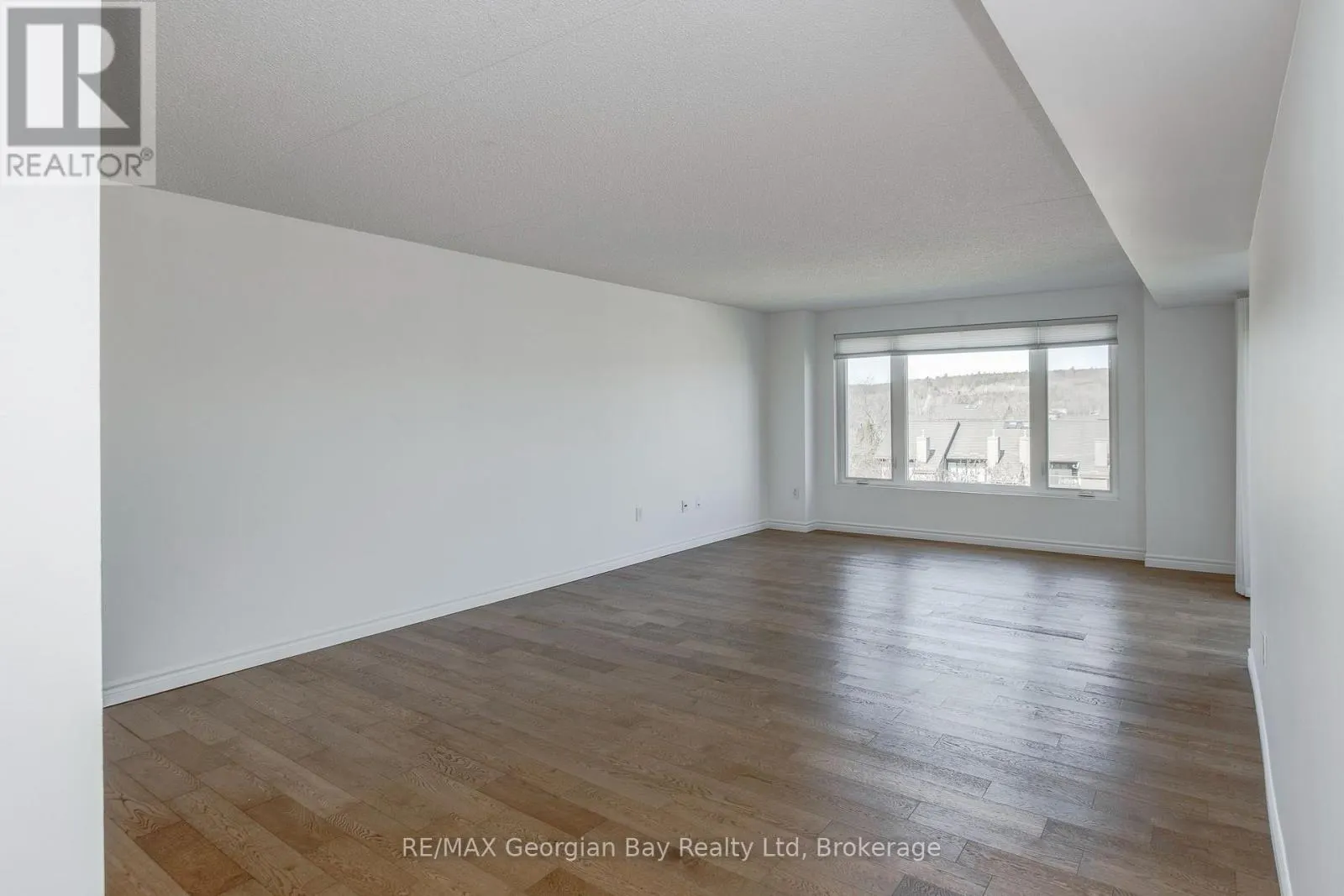 404 - 11 BECK BOULEVARD #404