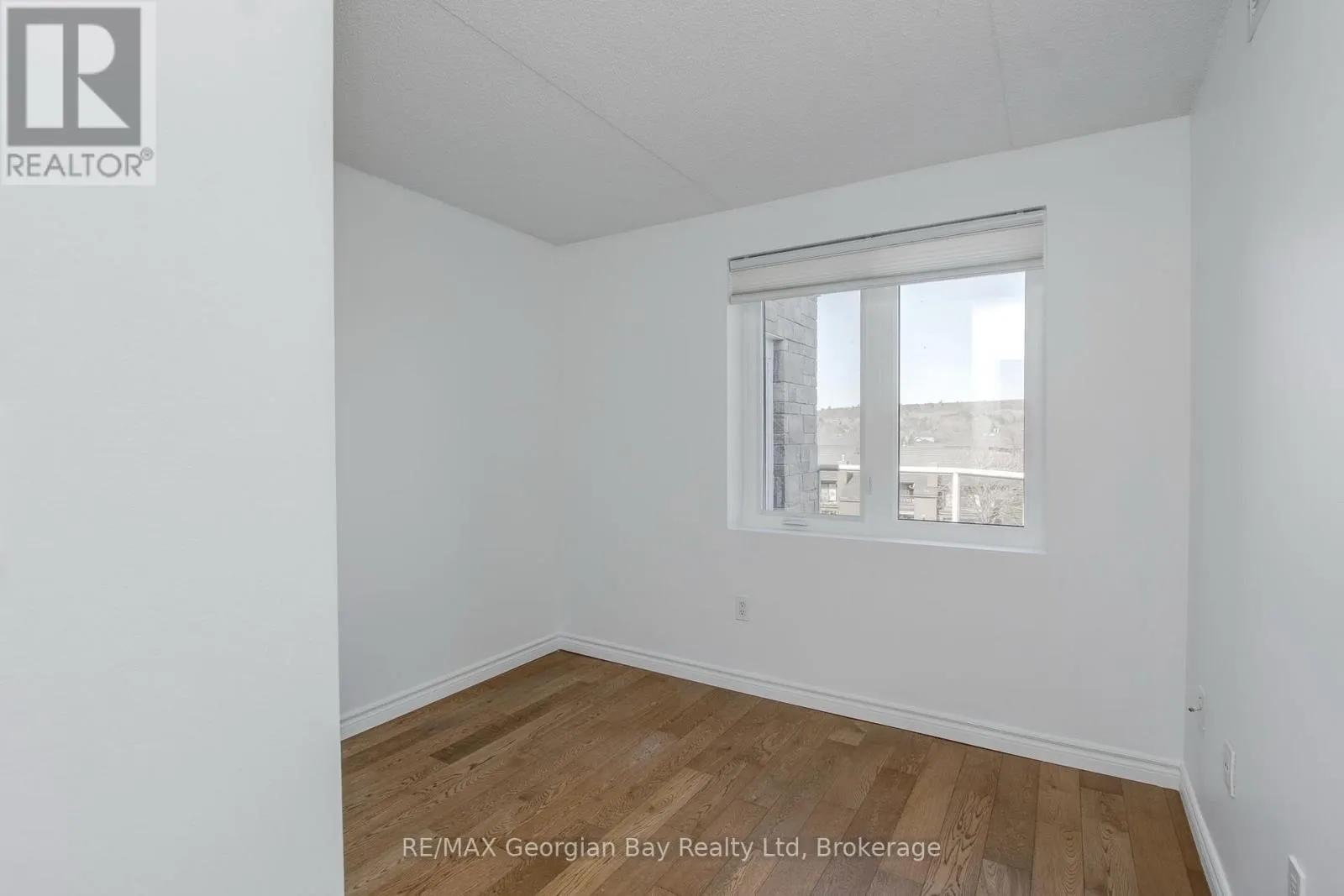 404 - 11 BECK BOULEVARD #404