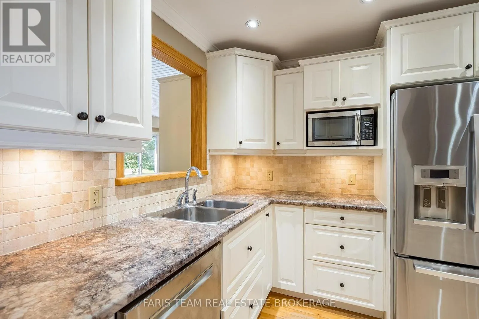 2554 CHAMPLAIN ROAD