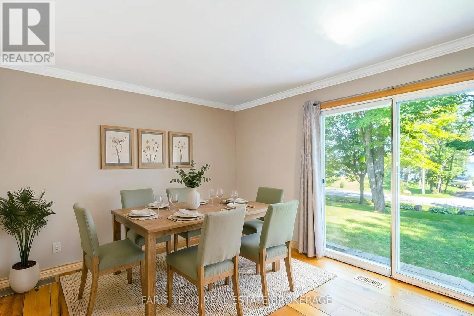 2554 CHAMPLAIN ROAD