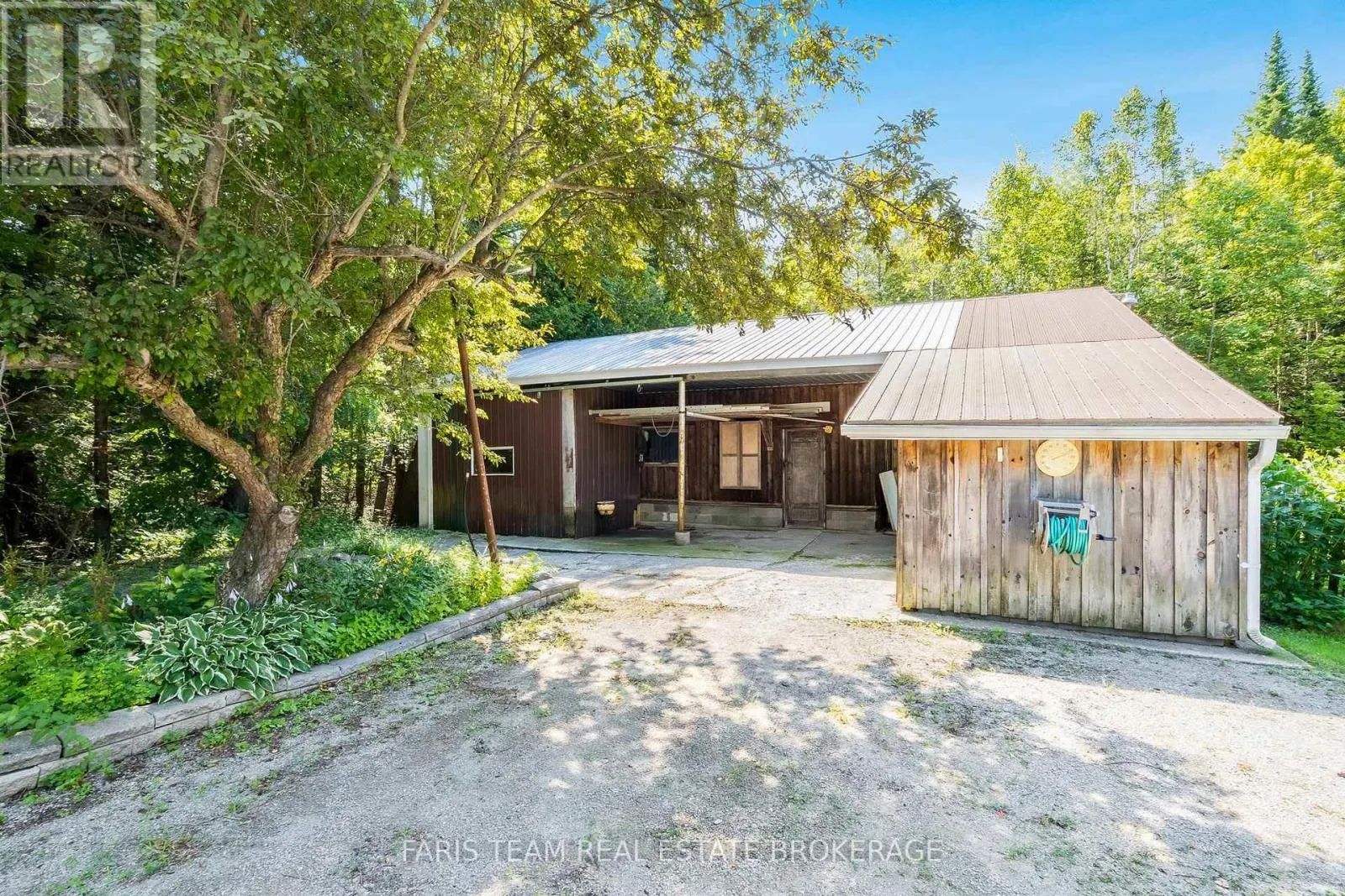 2554 CHAMPLAIN ROAD