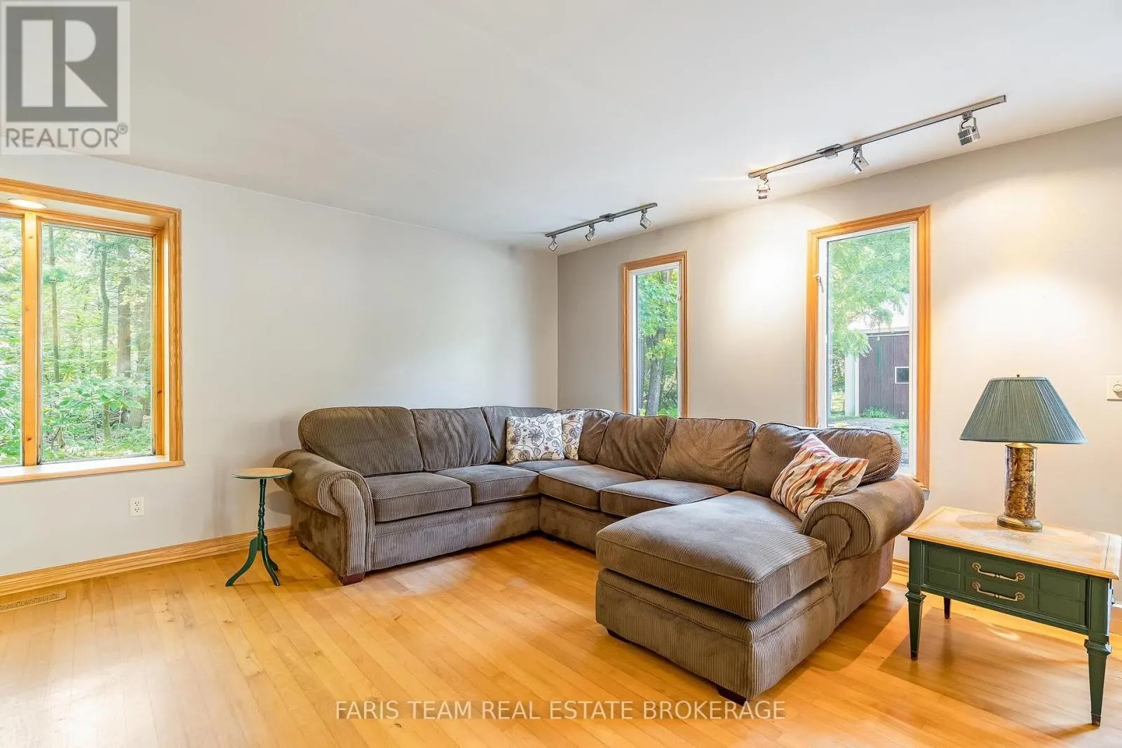 2554 CHAMPLAIN ROAD