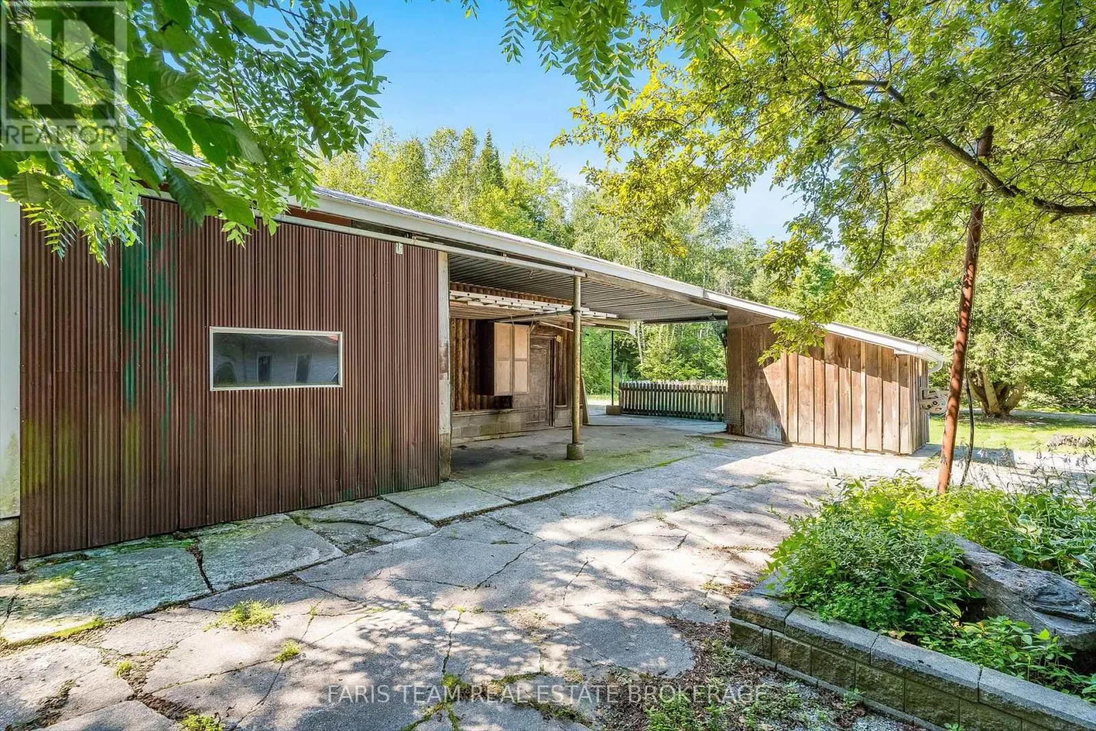 2554 CHAMPLAIN ROAD