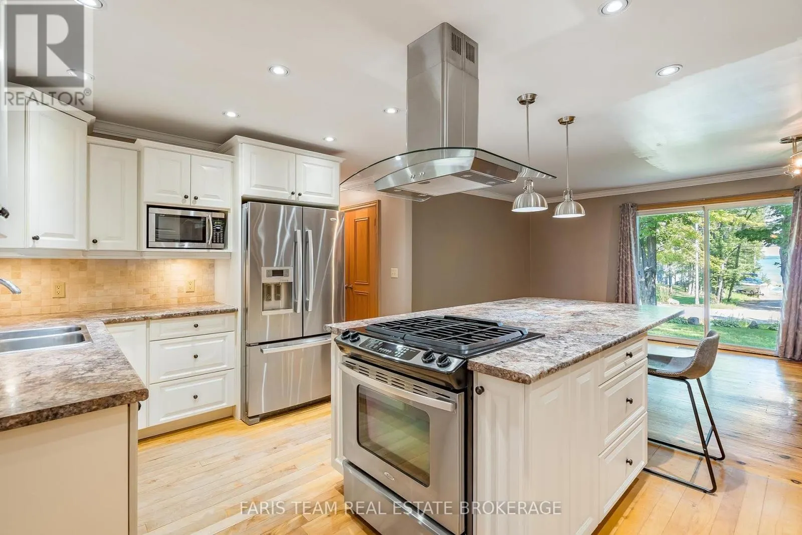2554 CHAMPLAIN ROAD