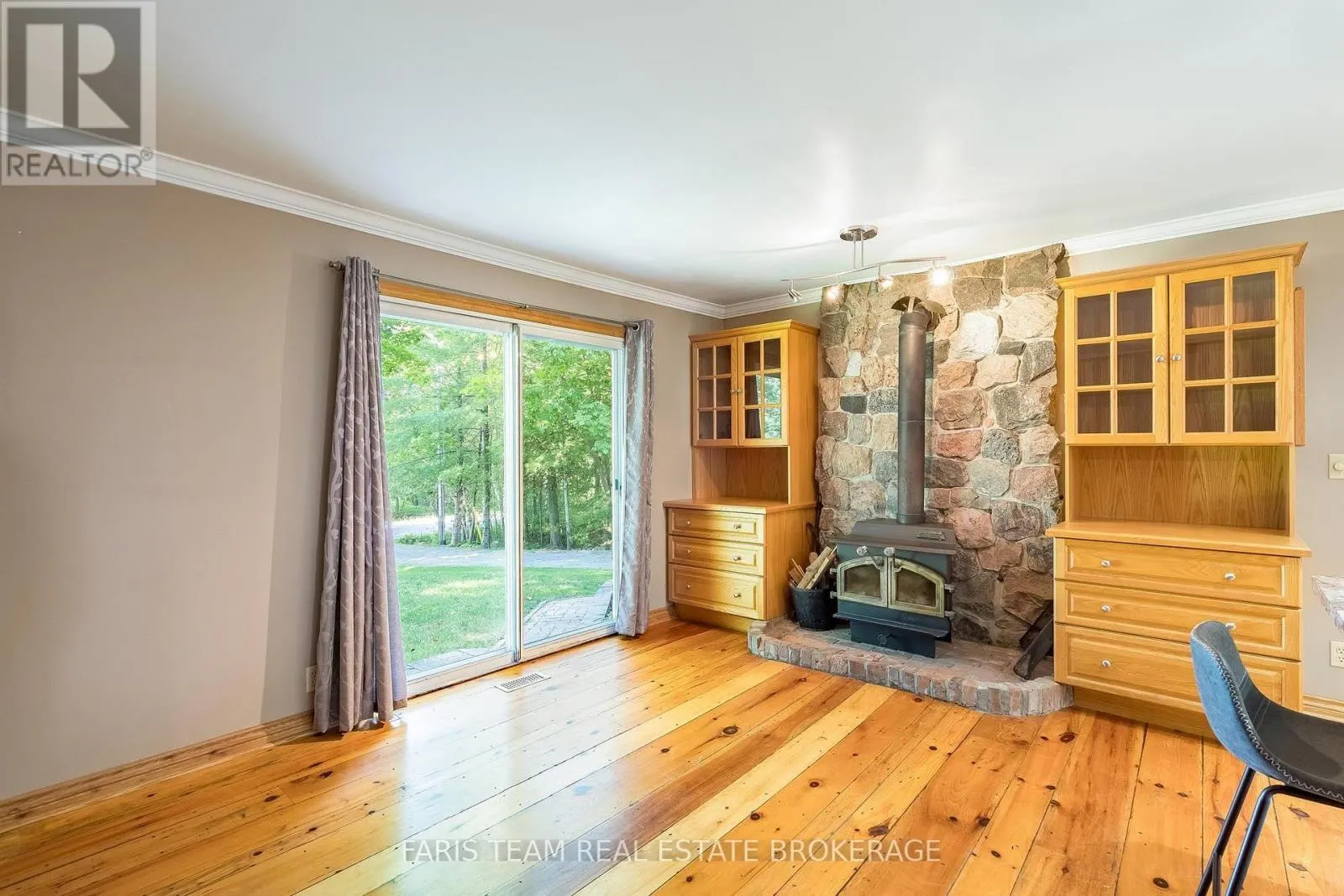 2554 CHAMPLAIN ROAD