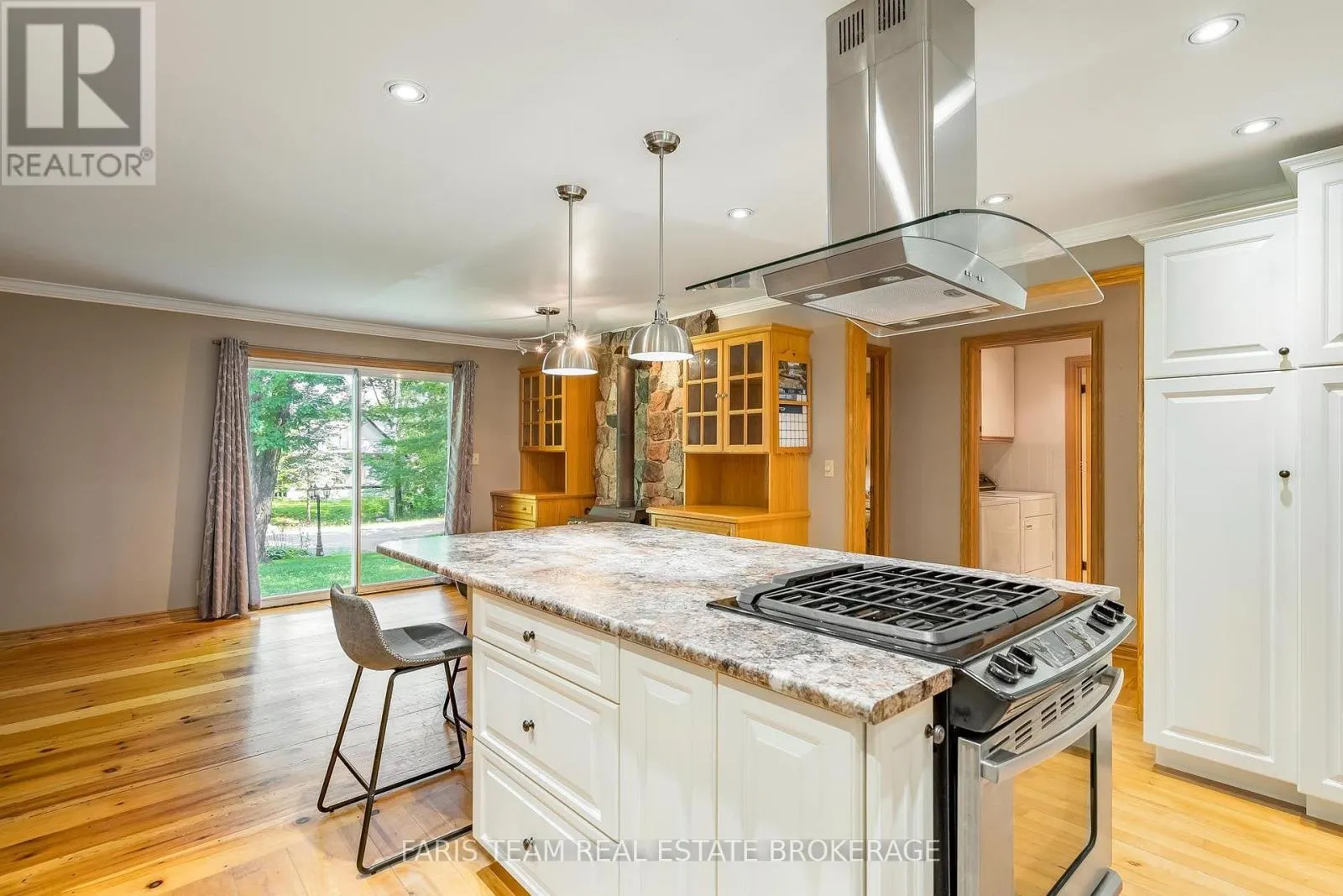 2554 CHAMPLAIN ROAD