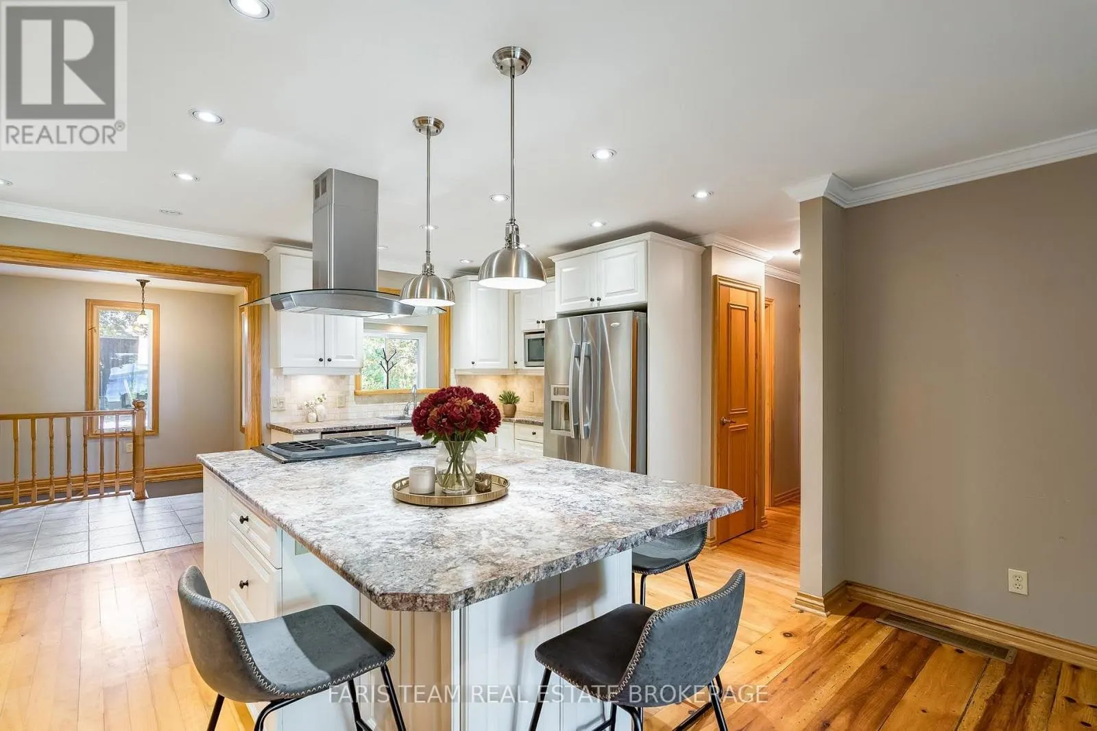 2554 CHAMPLAIN ROAD