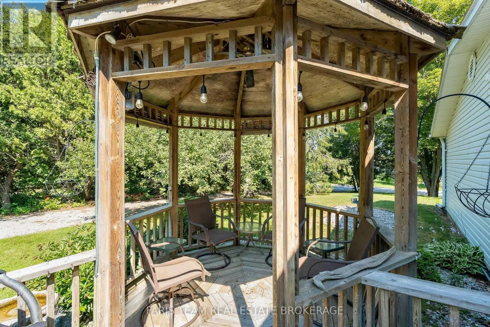 2554 CHAMPLAIN ROAD