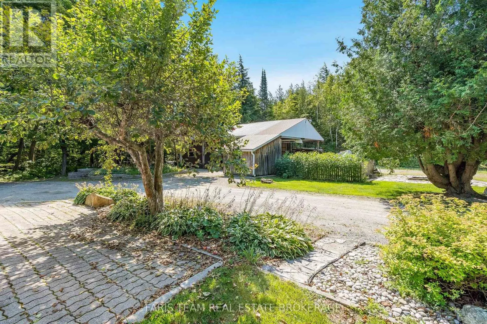 2554 CHAMPLAIN ROAD