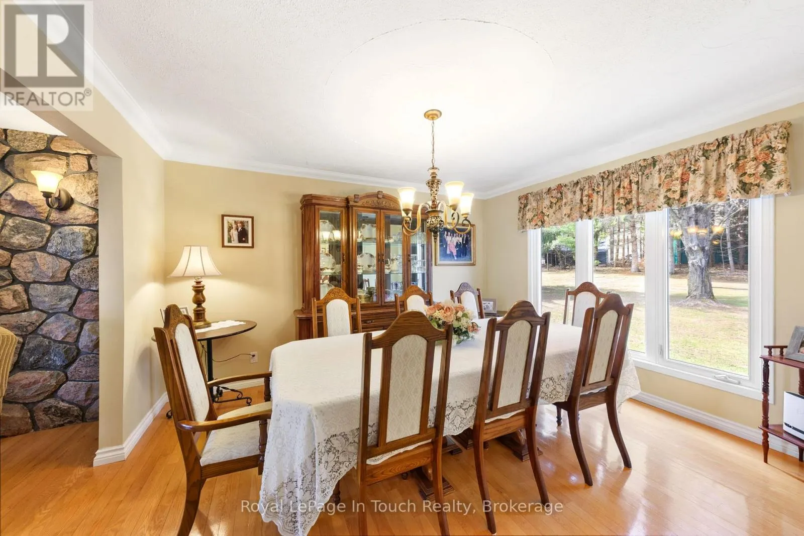 756 CHAMPLAIN ROAD