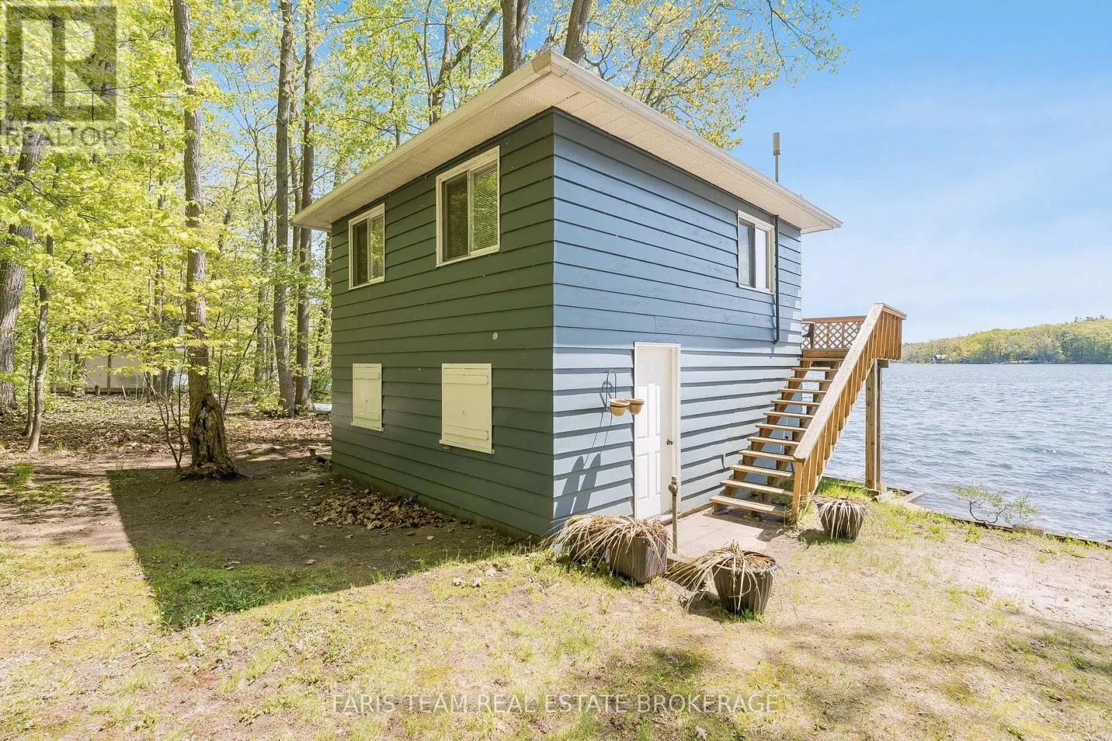 112 FARLAIN LAKE ROAD E