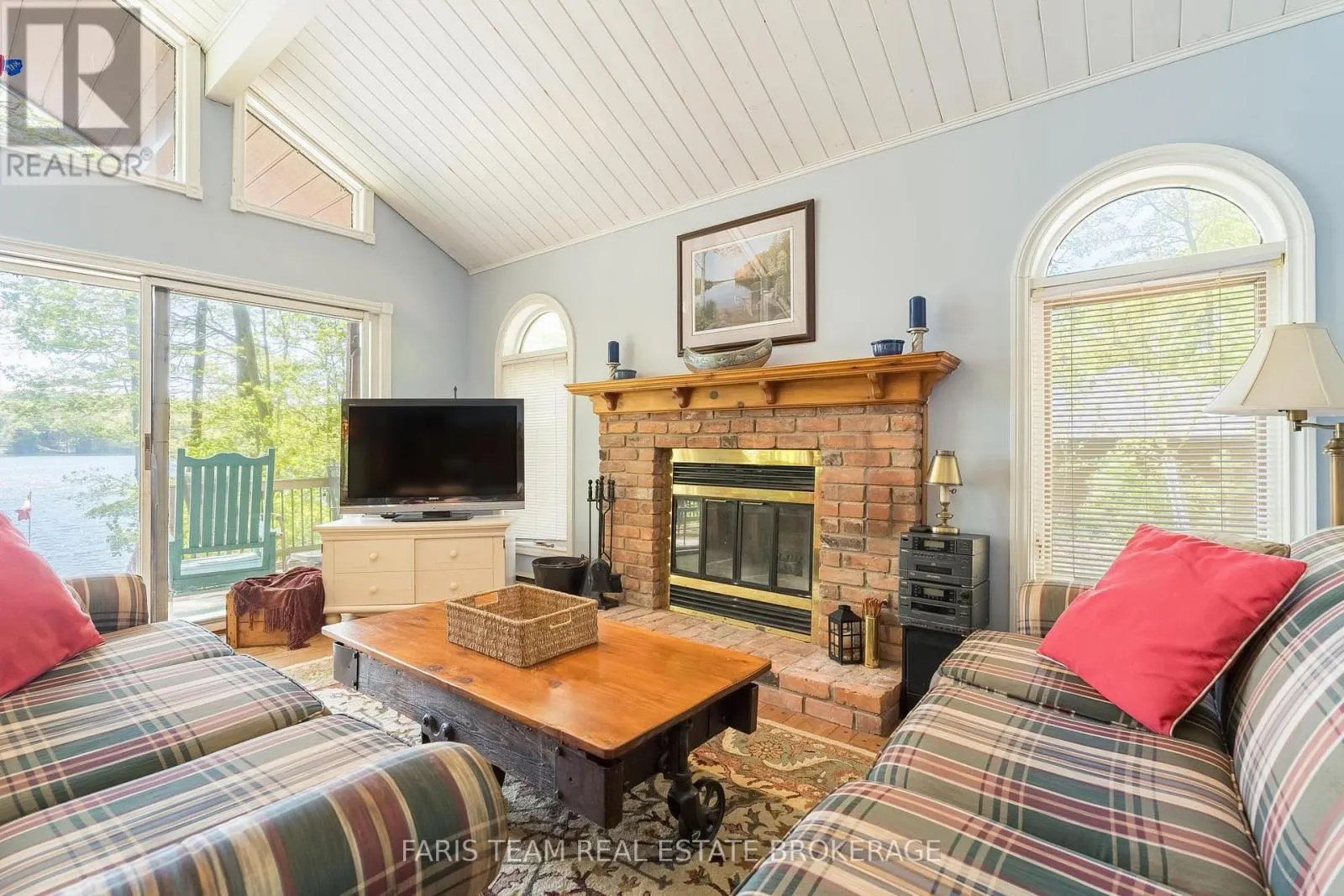 112 FARLAIN LAKE ROAD E