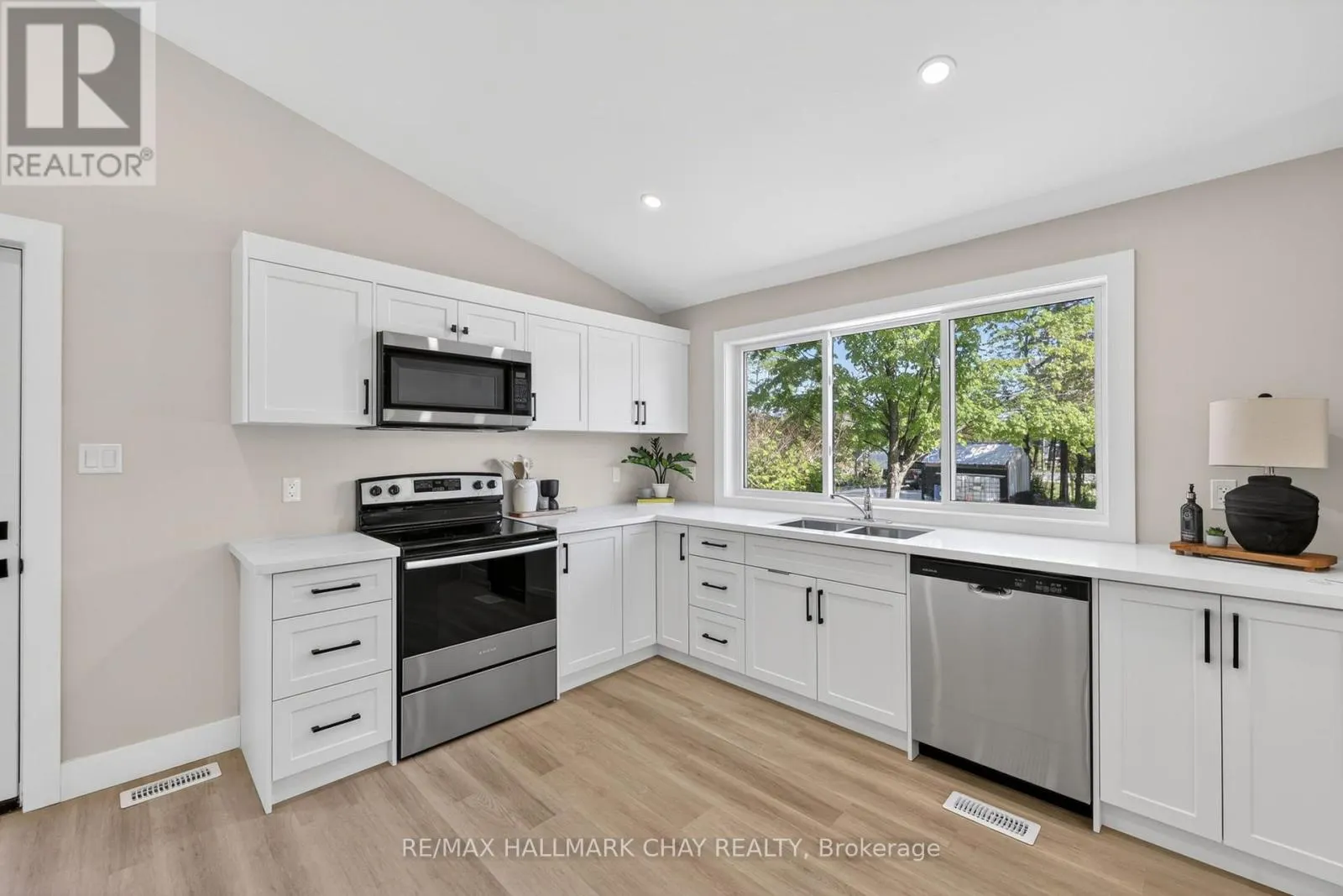 8717 BEACHWOOD ROAD
