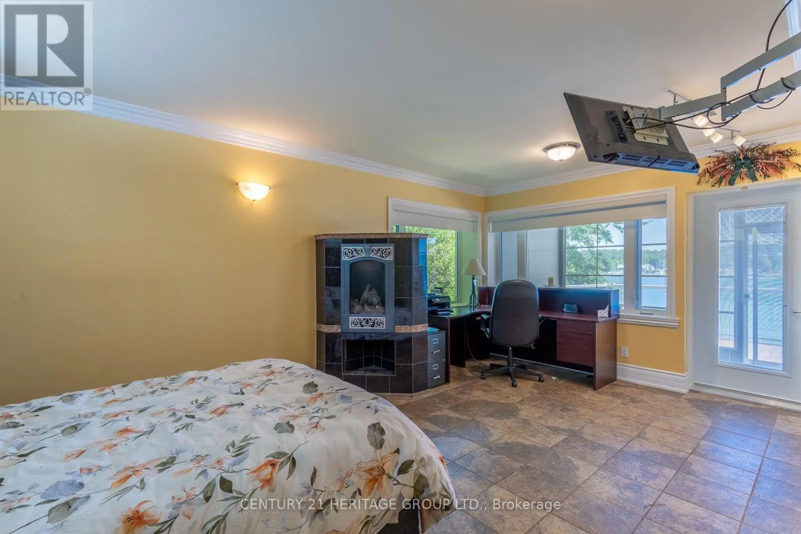 405 CHAMPLAIN ROAD