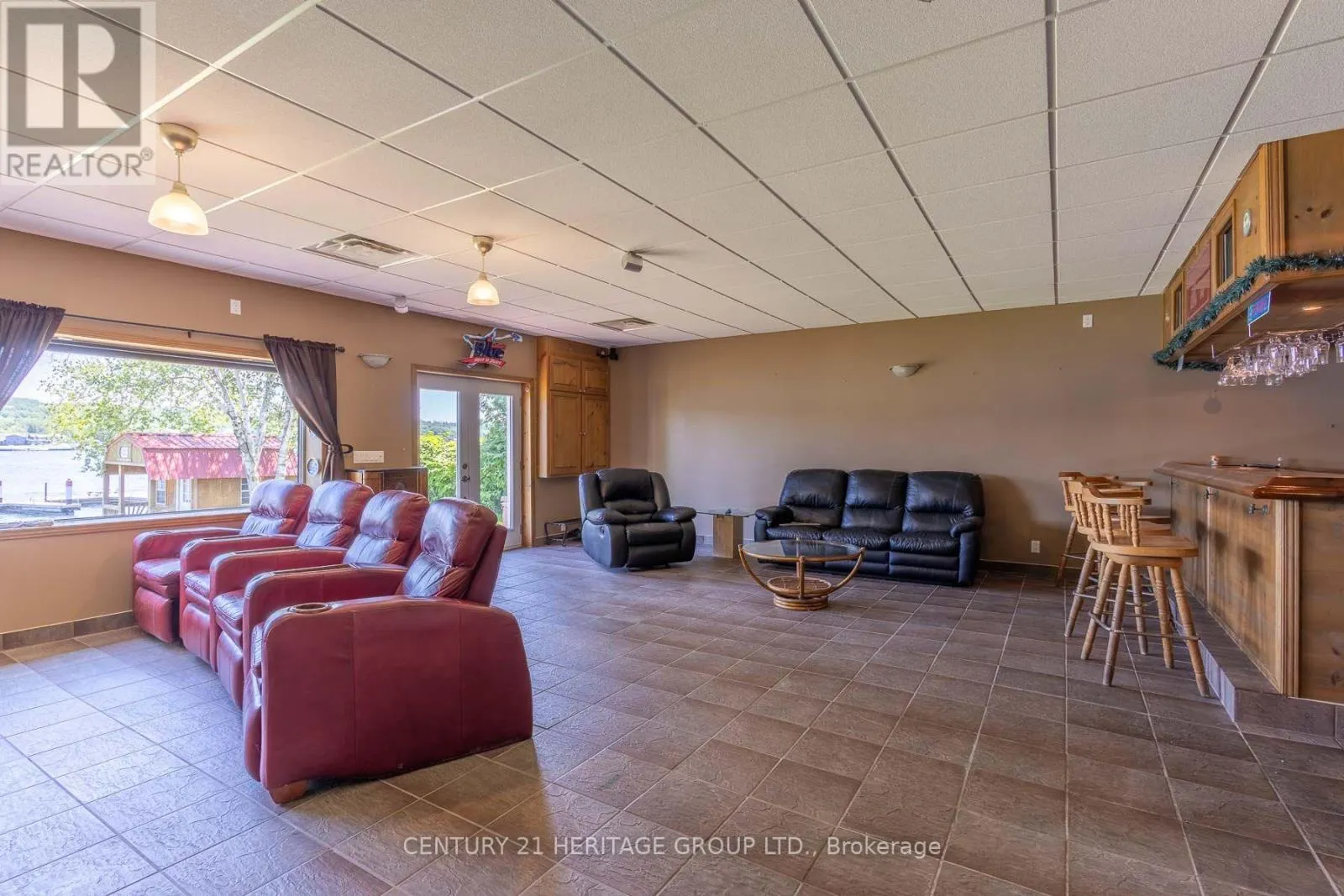 405 CHAMPLAIN ROAD