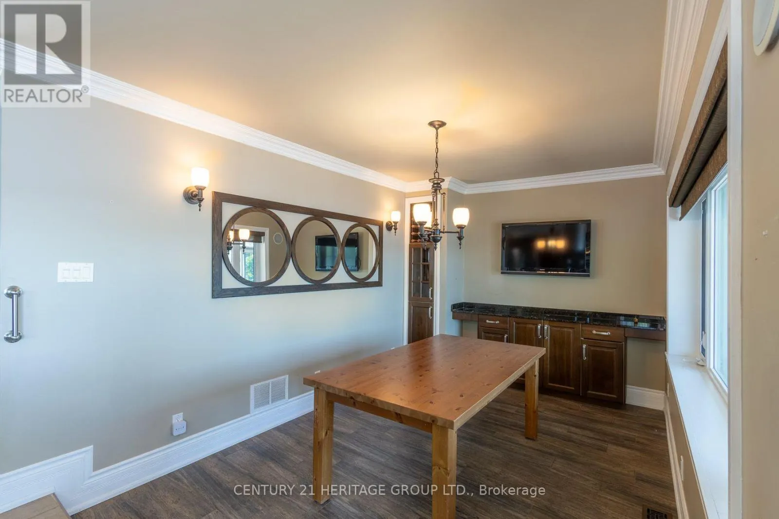 405 CHAMPLAIN ROAD