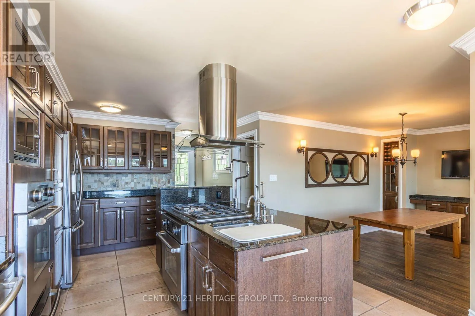 405 CHAMPLAIN ROAD