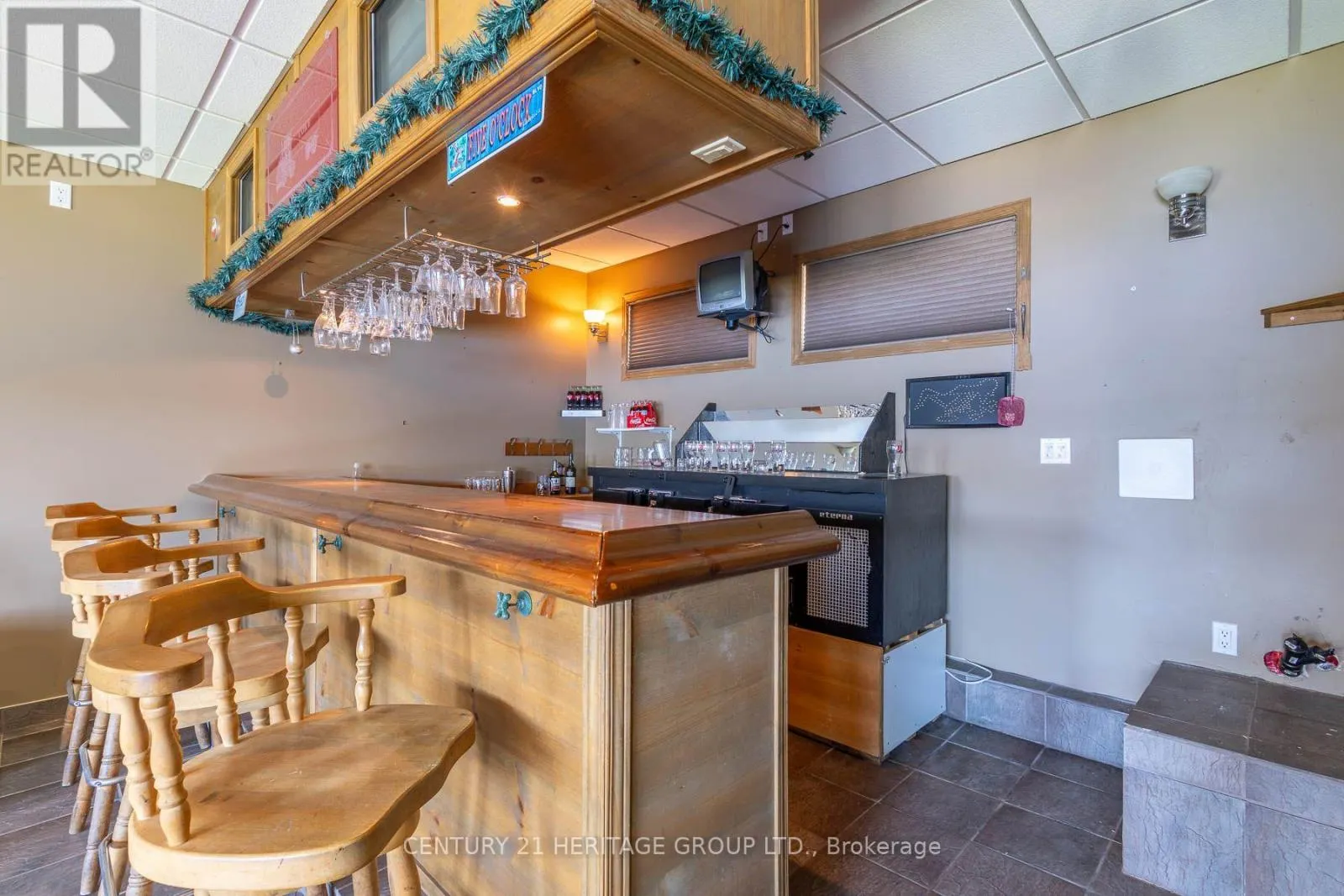 405 CHAMPLAIN ROAD