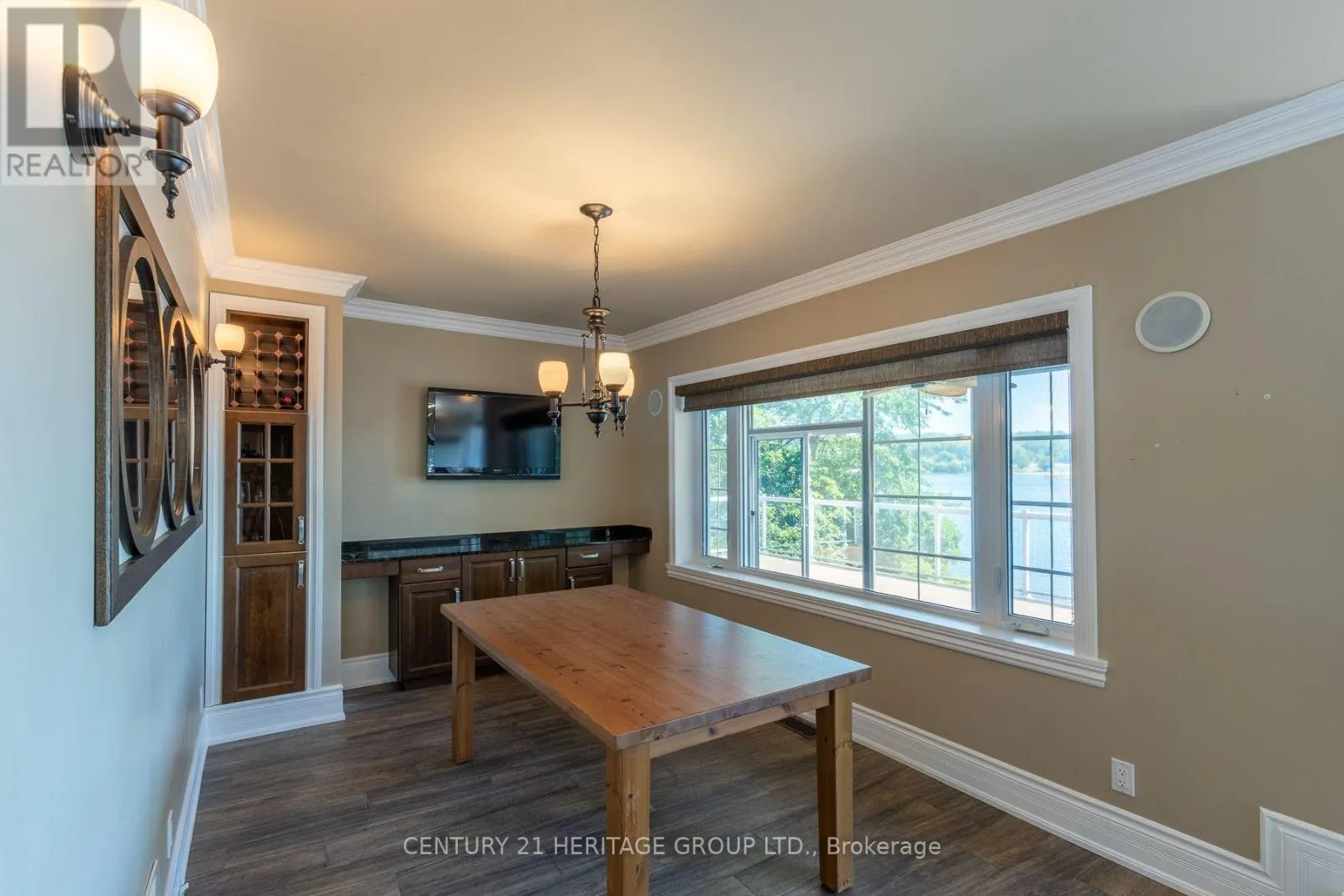 405 CHAMPLAIN ROAD