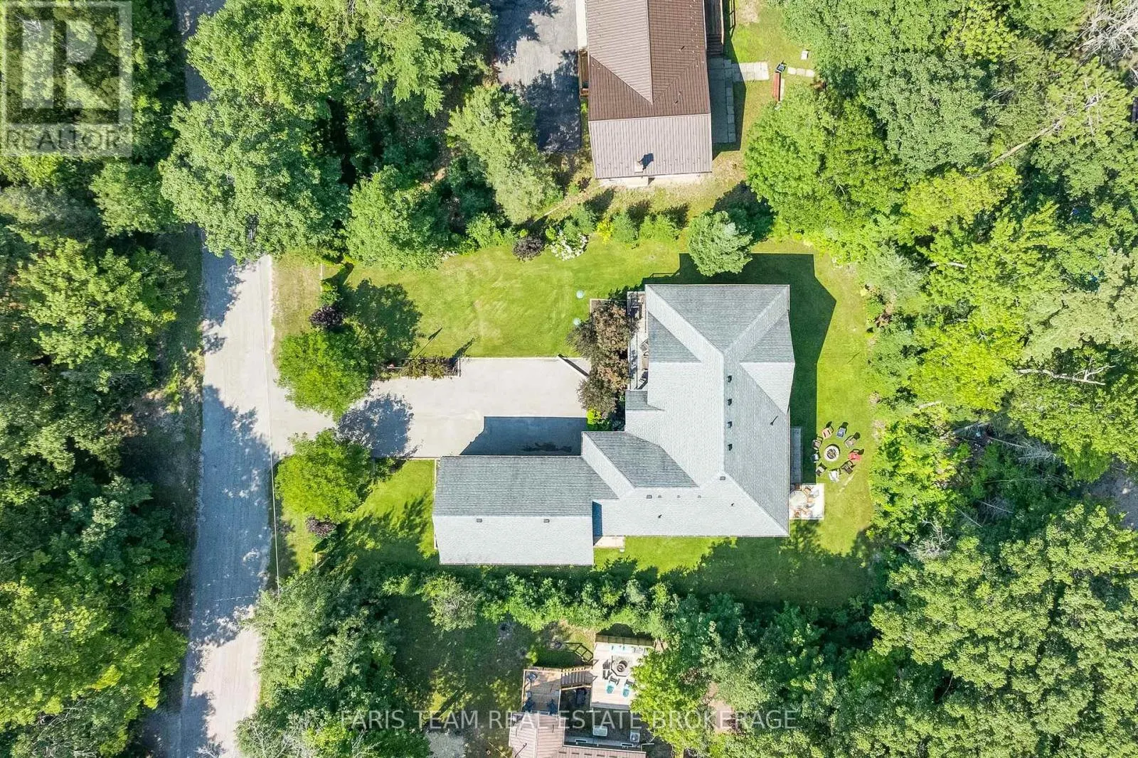 7 DUQUETTE COURT