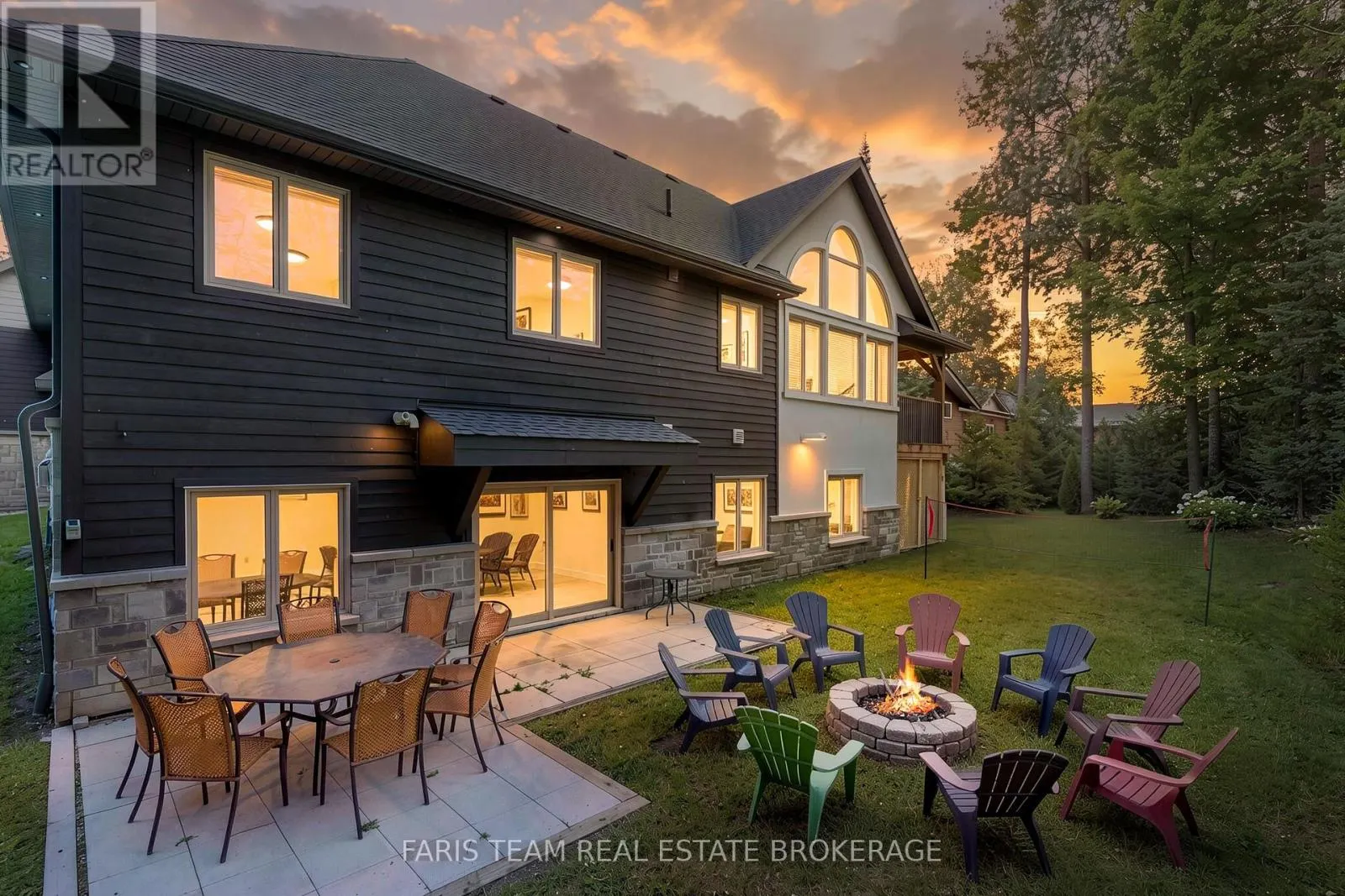 7 DUQUETTE COURT