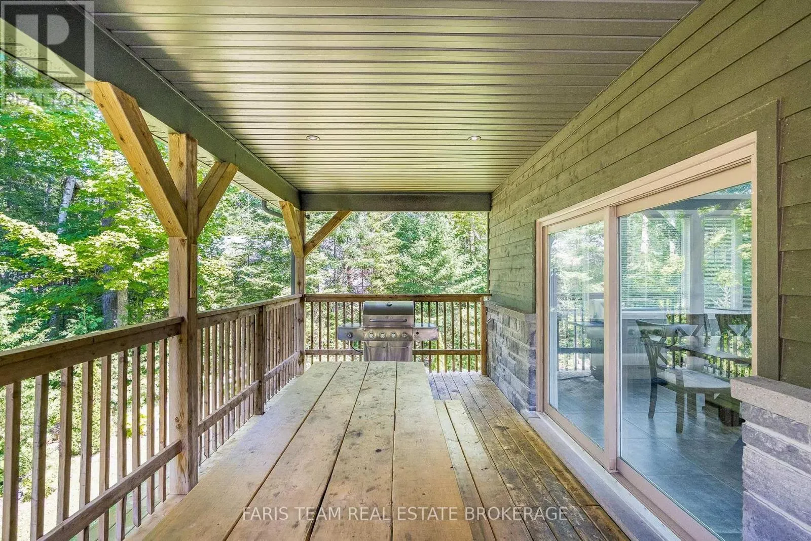 7 DUQUETTE COURT