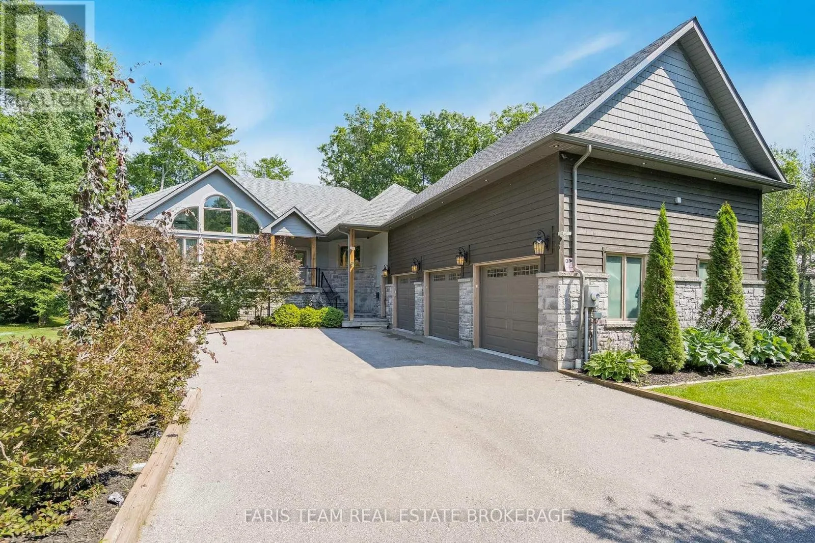 7 DUQUETTE COURT